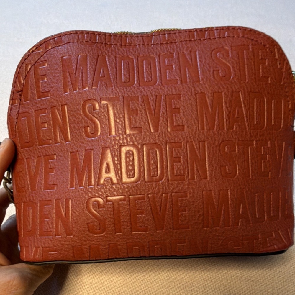 Steve Madden Brown Embossed Logo Crossbody Bag Zip Top Gold Chain Strap - Picture 4 of 6
